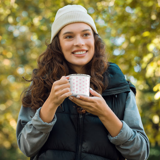 Taza esmaltada con corazones